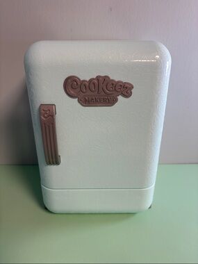 Cookeez Makery Freezy Cakez Playset, Kids Interactive Toy, Plush Cake Toy